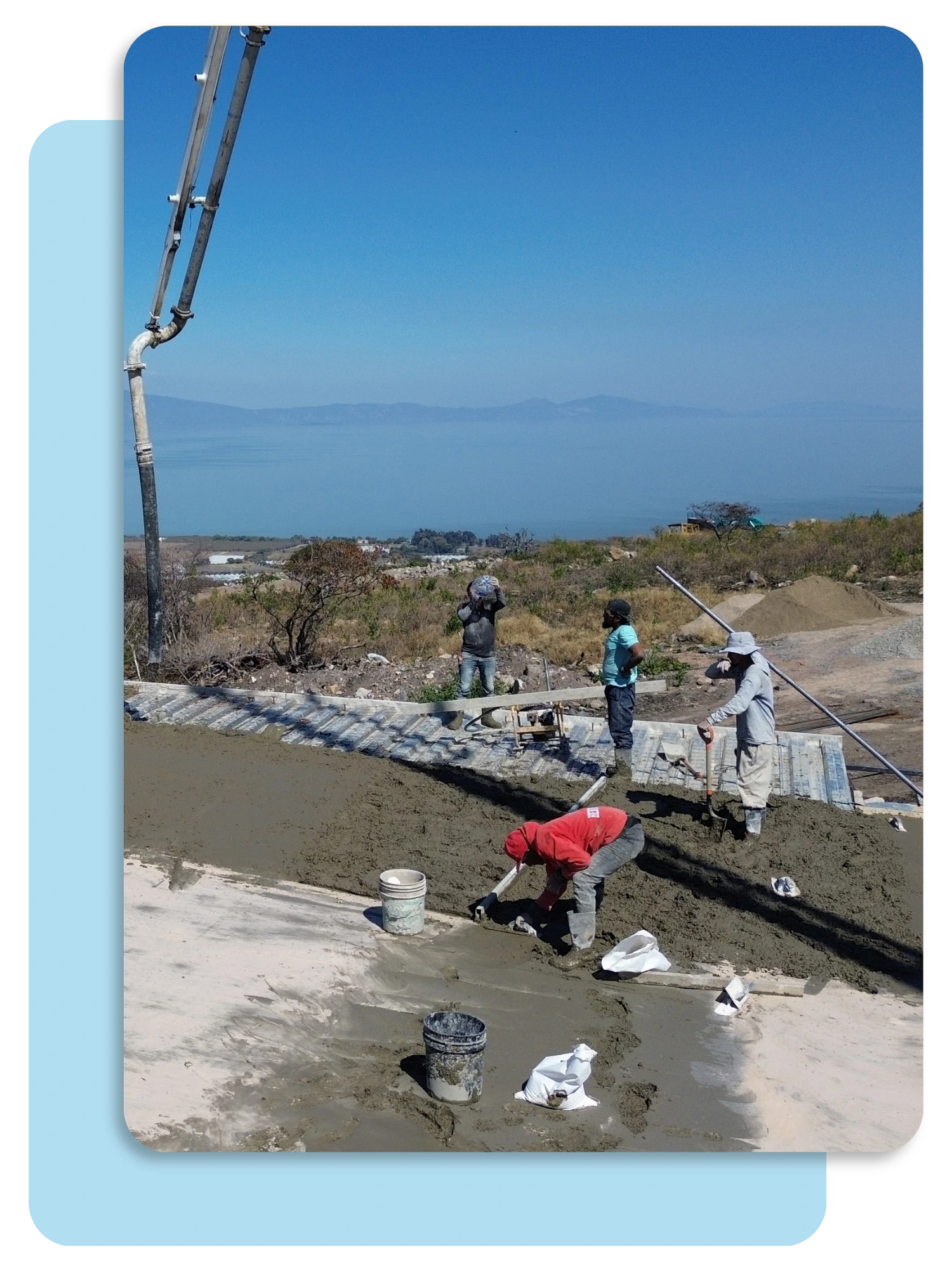Trabajadores en construcción de desarrollo inmobiliario